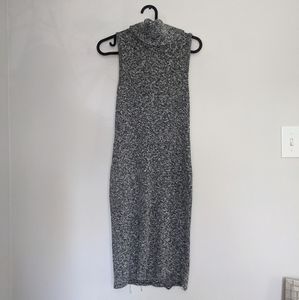 Mock neck Monteau sleeveless dress